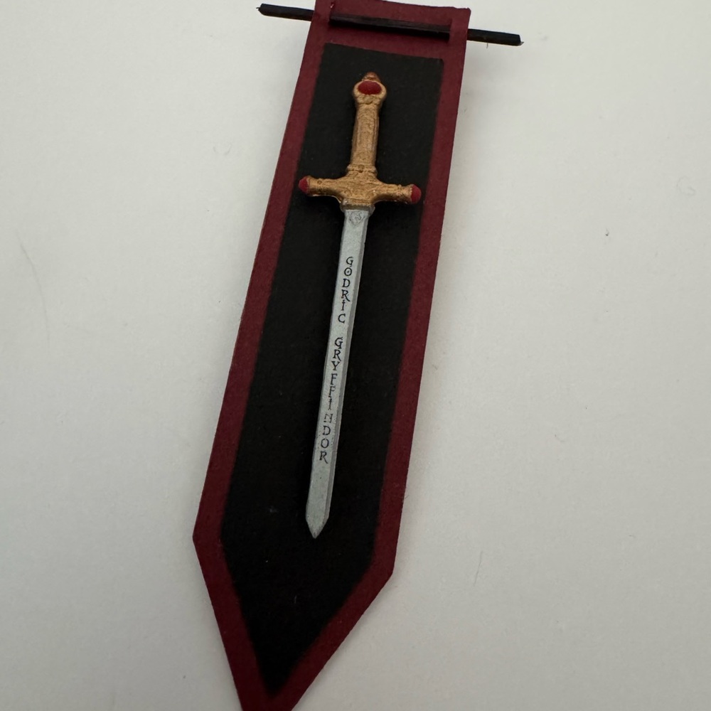 Harry Potter Pin - Sword of Godric Gryffindor